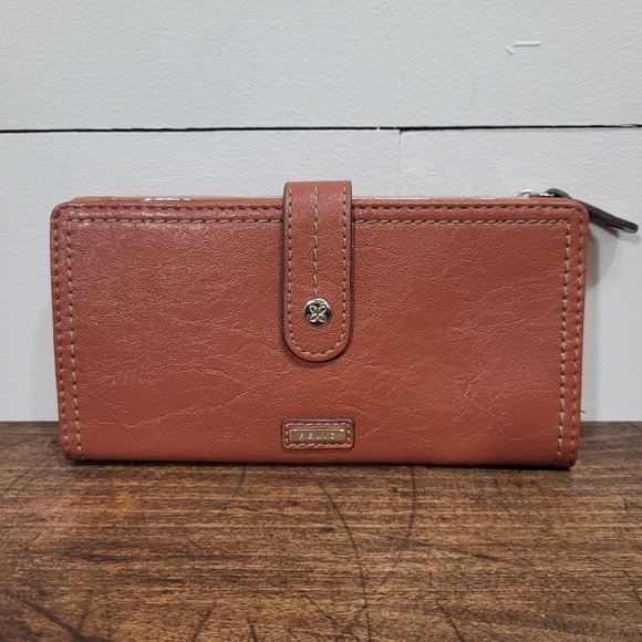 Relic Tan/Brown Leather Wallet - Picture 1 of 6